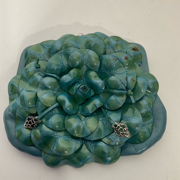 Brighton Roselie Green Layered Floral Design Long Silver Chain Kiss Lock Bag - Picture 13 of 16